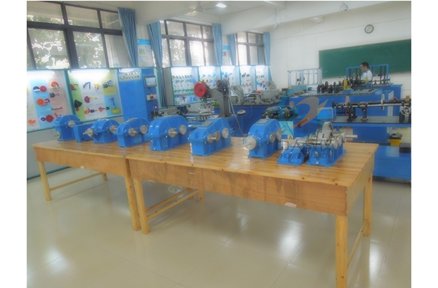 液壓實(shí)訓(xùn)臺(tái)上的沖壓缸,機(jī)械創(chuàng)新實(shí)訓(xùn)室(圖4) 液壓實(shí)訓(xùn)臺(tái)上的沖壓缸,機(jī)械創(chuàng)新實(shí)訓(xùn)室(圖4)